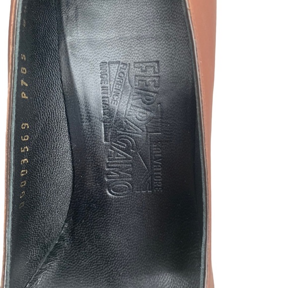 Salvatore Ferragamo Brown Leather Heels with Signature Front Bow. Size 8.5 B. - Picture 8 of 10